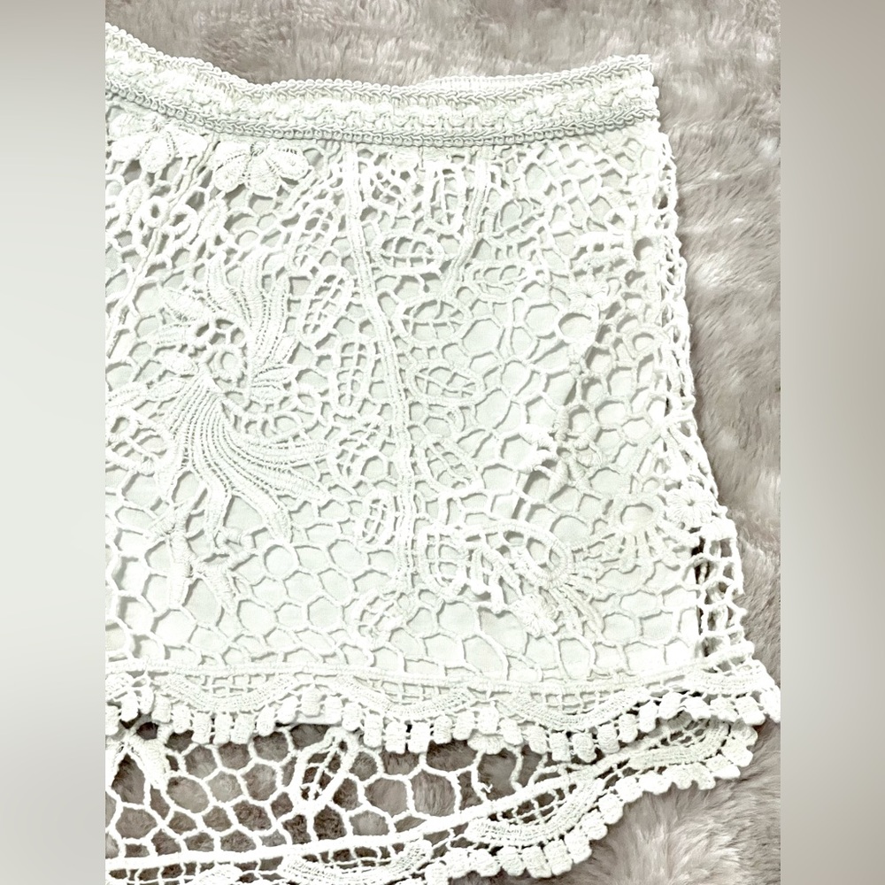Ivory Lace Shorts - Picture 3 of 4